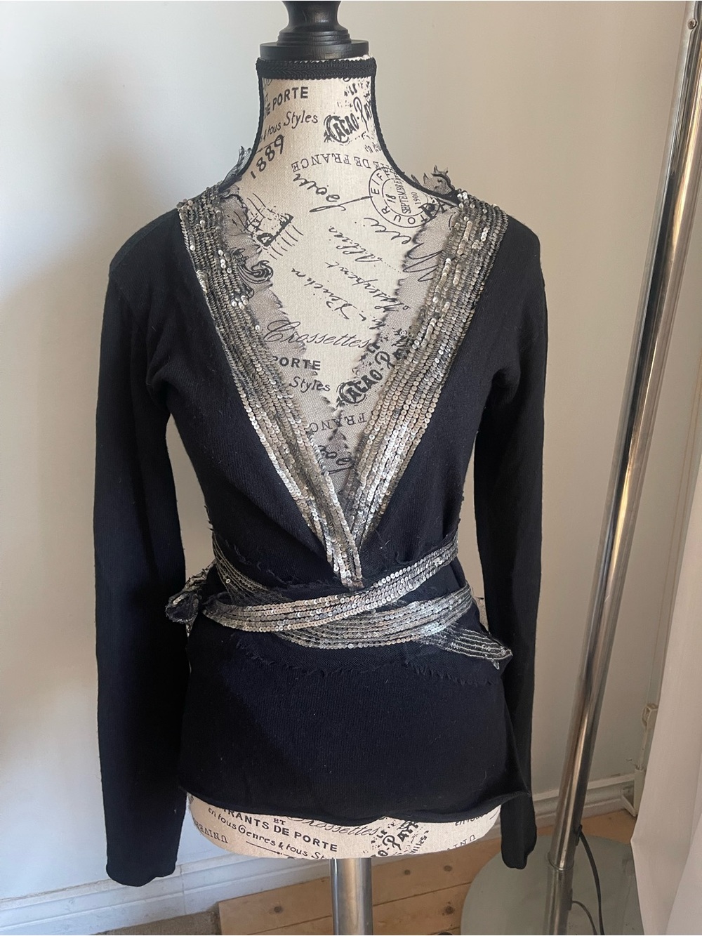 Lanvin Hiver 2005 Y2K Cashmere Medium Black Fluid Sheer SequinTrim Wrap Sweater